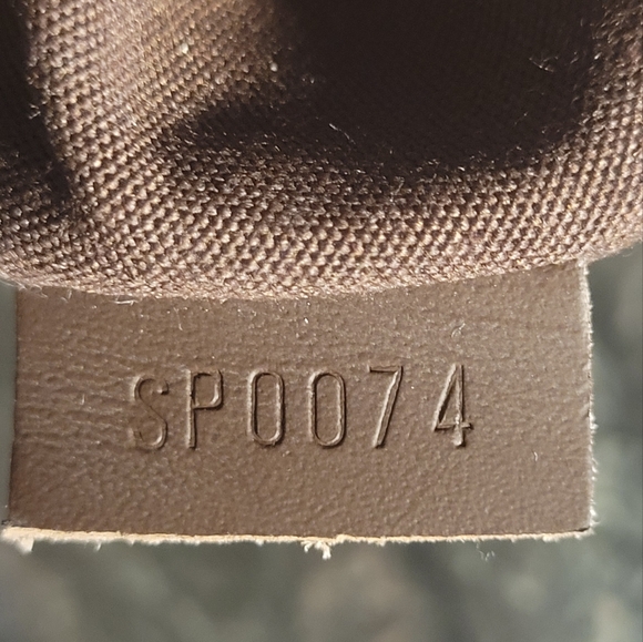 Louis Vuitton Keepall 45 in Epi Leather FREE POSHMARK AUTHENTICATION! - Picture 14 of 14